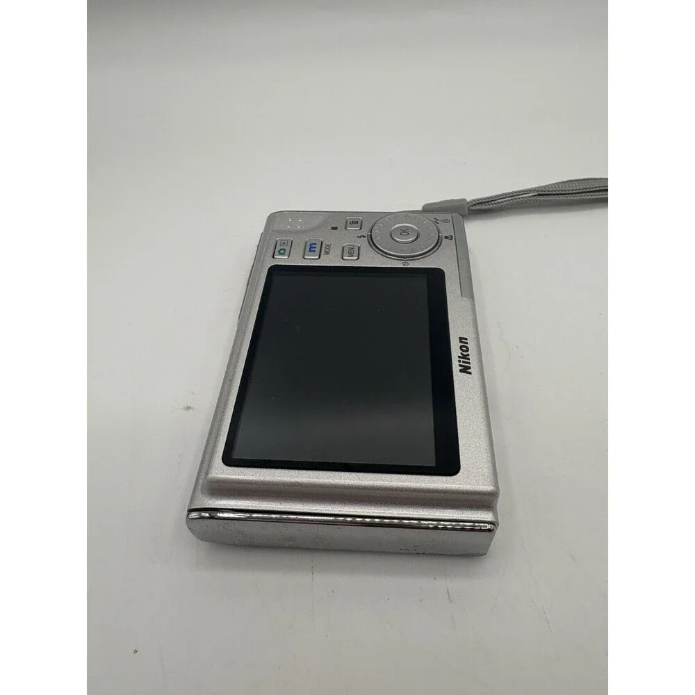 Nikon CoolPix S5 Digital Camera Silver 6MP 3x Optical Zoom FOR PARTS ONLY